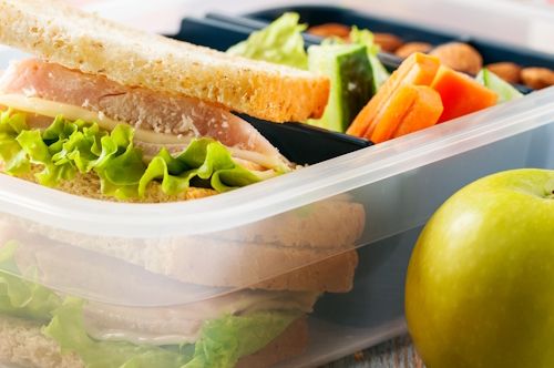 Boîte à lunch traiteur Sherbrooke : sandwich, crudités et pomme