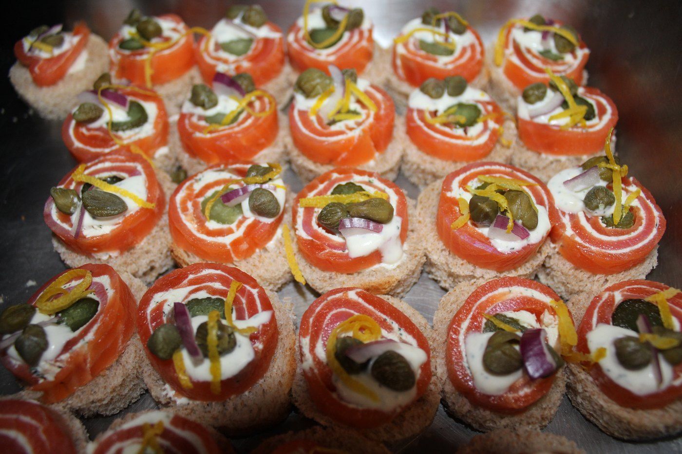 Smoked salmon canapés, Réception 108 catering