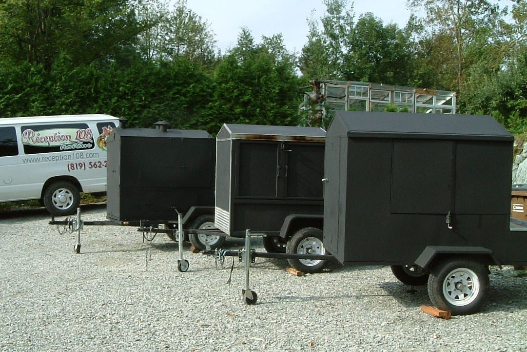 Réception 108 van and roasting trailers in Sherbrooke