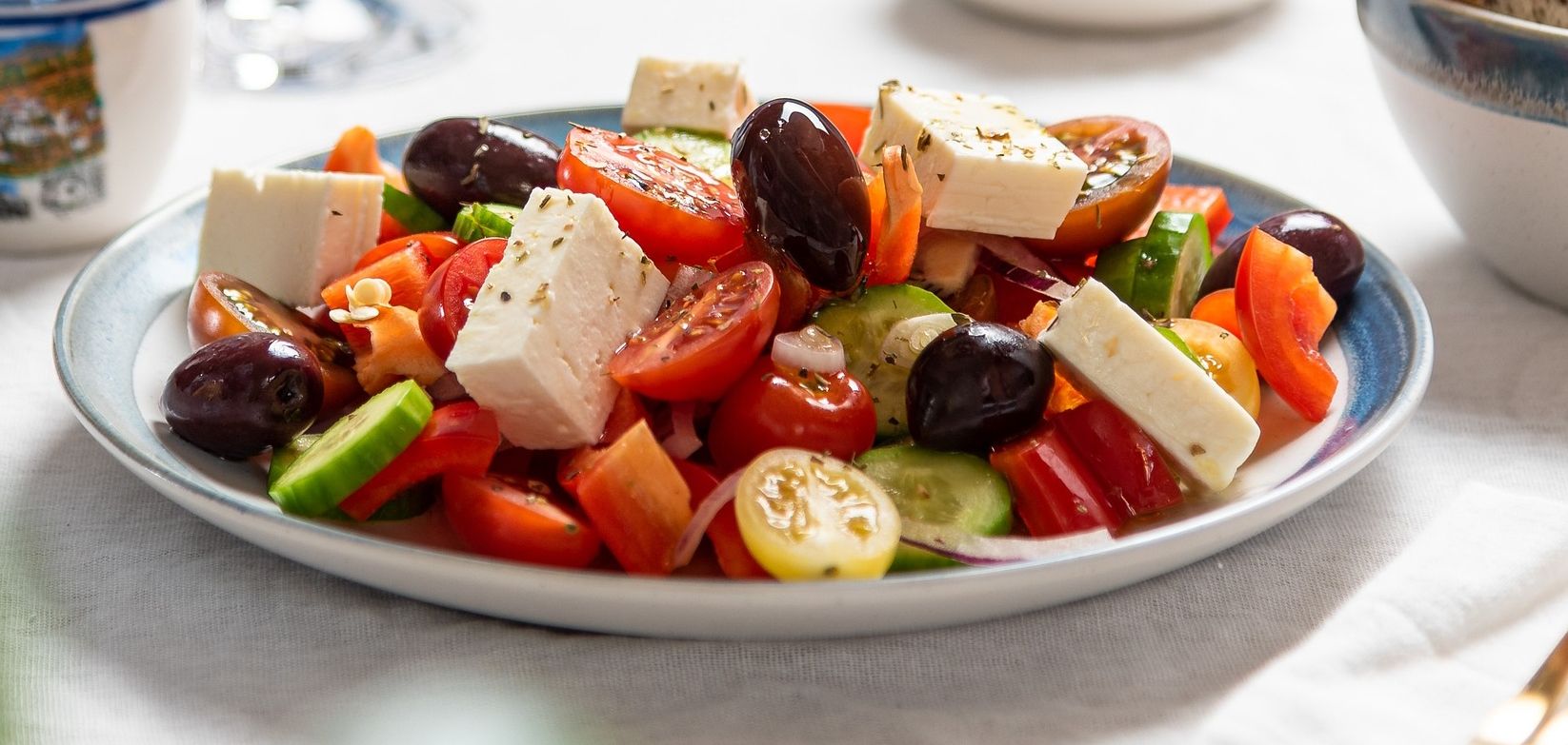Fresh Greek salad from Réception 108, caterer in Sherbrooke